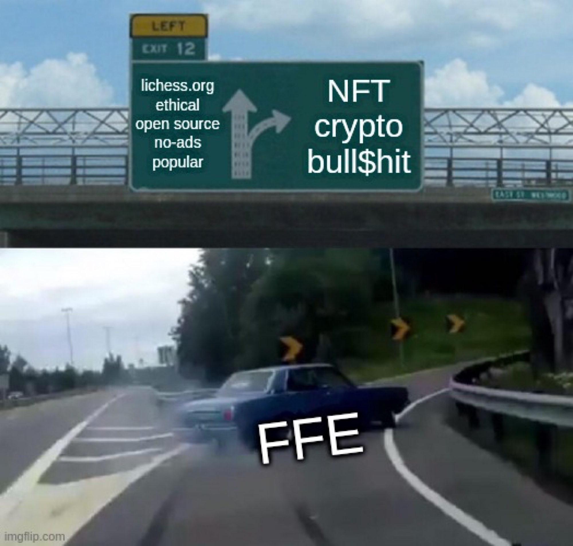 Meme « changement de direction impromptu » montrant la FFE choisir la route « NFT crypto bull$hit » plutôt que la route « ethical open source no-ads popular lichess »